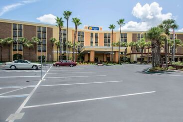 هتل Comfort Inn & Suites Kissimmee By The Parks