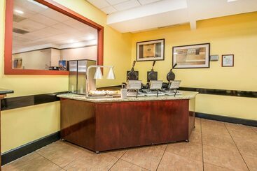 هتل Comfort Inn & Suites Kissimmee By The Parks