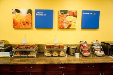 هتل Comfort Inn & Suites Kissimmee By The Parks