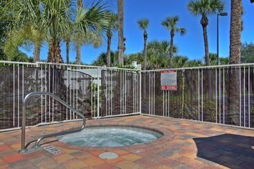 هتل Comfort Inn & Suites Kissimmee By The Parks