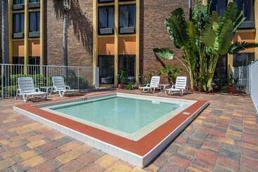 هتل Comfort Inn & Suites Kissimmee By The Parks