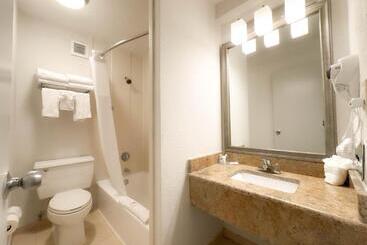 هتل Comfort Inn & Suites Kissimmee By The Parks