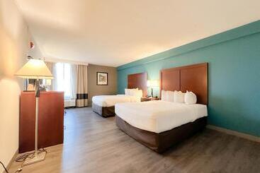 هتل Comfort Inn & Suites Kissimmee By The Parks