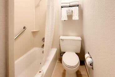هتل Comfort Inn & Suites Kissimmee By The Parks