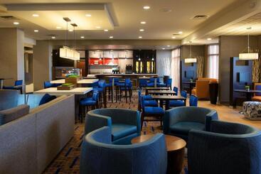 هتل Courtyard By Marriott Bloomington