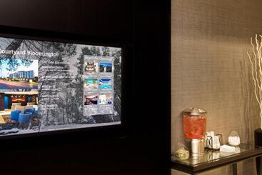 هتل Courtyard By Marriott Bloomington