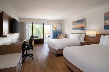 هتل Courtyard By Marriott   Naples