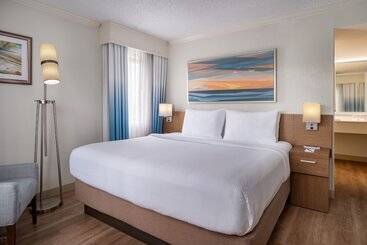هتل Courtyard By Marriott   Naples