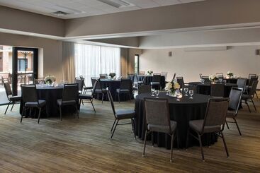 هتل Courtyard By Marriott Boston Norwood/canton