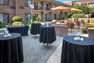 هتل Courtyard By Marriott Boston Norwood/canton