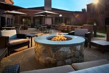 هتل Courtyard By Marriott Boston Norwood/canton