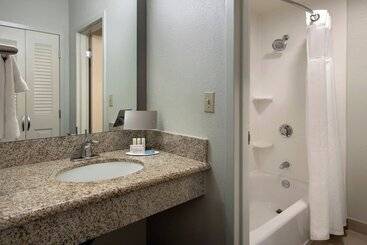 هتل Courtyard By Marriott Boston Norwood/canton
