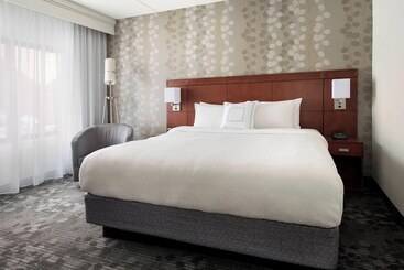 هتل Courtyard By Marriott Boston Norwood/canton