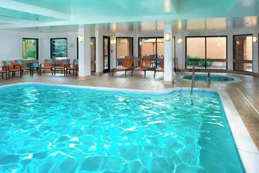 هتل Courtyard Cleveland Airport North