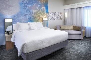 هتل Courtyard Cleveland Airport North