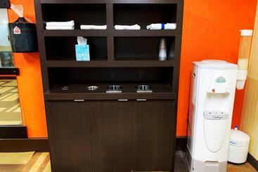 هتل Courtyard By Marriott Cleveland Westlake