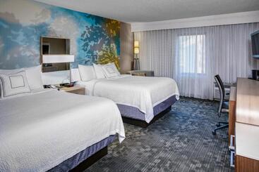 هتل Courtyard By Marriott Cleveland Westlake