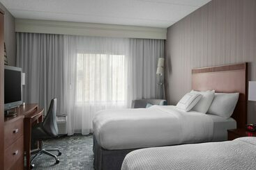 هتل Courtyard By Marriott Fishkill