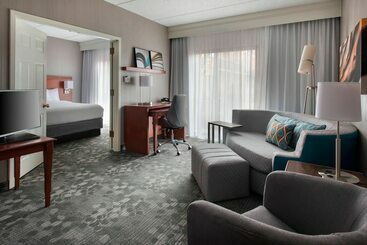 هتل Courtyard By Marriott Fishkill