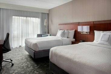 هتل Courtyard By Marriott Fishkill