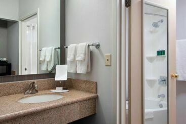 هتل Courtyard By Marriott Fishkill