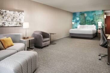 هتل Courtyard Indianapolis At The Capitol