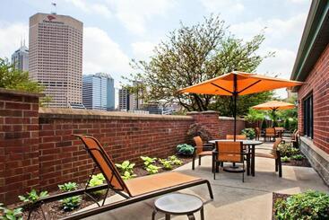 هتل Courtyard Indianapolis At The Capitol