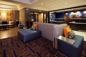 هتل Courtyard Indianapolis At The Capitol