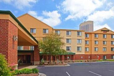 هتل Courtyard Indianapolis At The Capitol