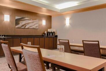 هتل Courtyard By Marriott Orlando Lake Mary North