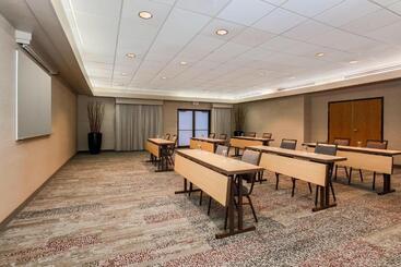 هتل Courtyard By Marriott Orlando Lake Mary North