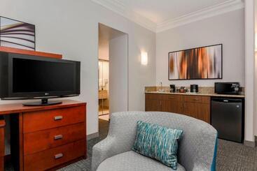 هتل Courtyard By Marriott Orlando Lake Mary North