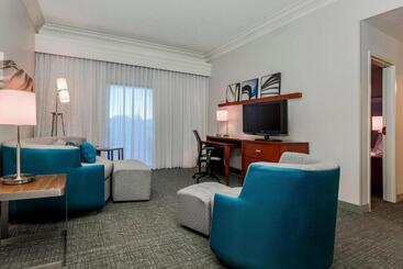 هتل Courtyard By Marriott Orlando Lake Mary North