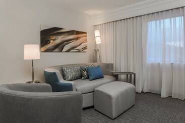 هتل Courtyard By Marriott Orlando Lake Mary North