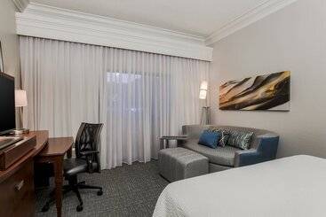 هتل Courtyard By Marriott Orlando Lake Mary North