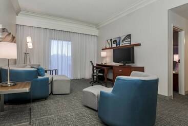 هتل Courtyard By Marriott Orlando Lake Mary North
