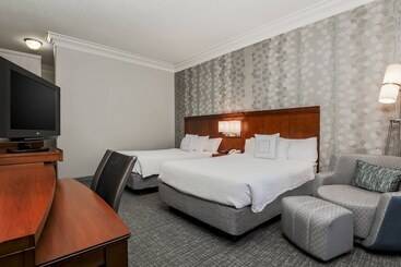 هتل Courtyard By Marriott Orlando Lake Mary North