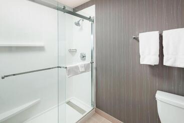 هتل Courtyard By Marriott Pensacola