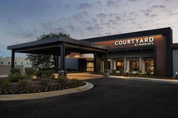 هتل Courtyard By Marriott St. Louis Downtown West