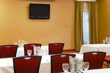 هتل Courtyard By Marriott St. Louis Downtown West