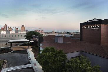 هتل Courtyard By Marriott St. Louis Downtown West