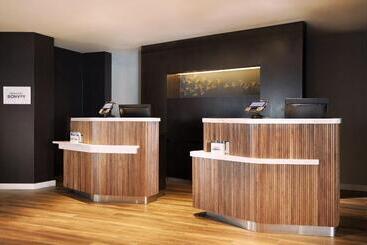 هتل Courtyard By Marriott St. Louis Downtown West