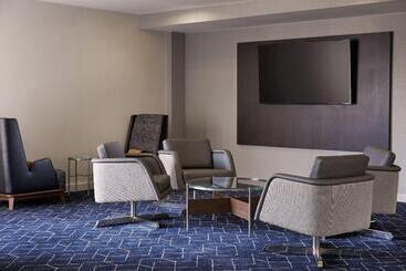هتل Courtyard By Marriott St. Louis Downtown West