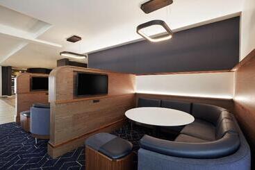 هتل Courtyard By Marriott St. Louis Downtown West