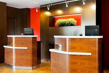 هتل Courtyard By Marriott St. Louis Downtown West