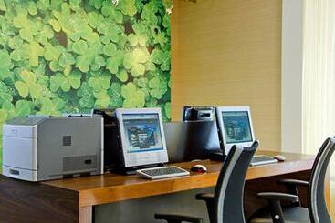 هتل Courtyard By Marriott St. Louis Downtown West