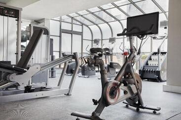 هتل Courtyard By Marriott St. Louis Downtown West