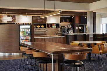 هتل Courtyard By Marriott St. Louis Downtown West