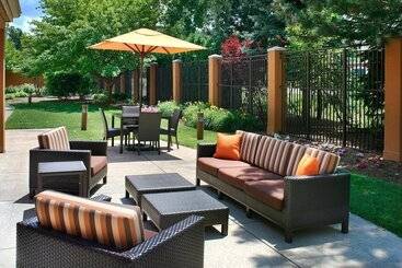 هتل Courtyard Toledo Maumee/arrowhead
