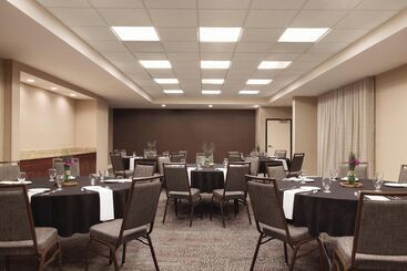 هتل Courtyard Charlotte Airport North